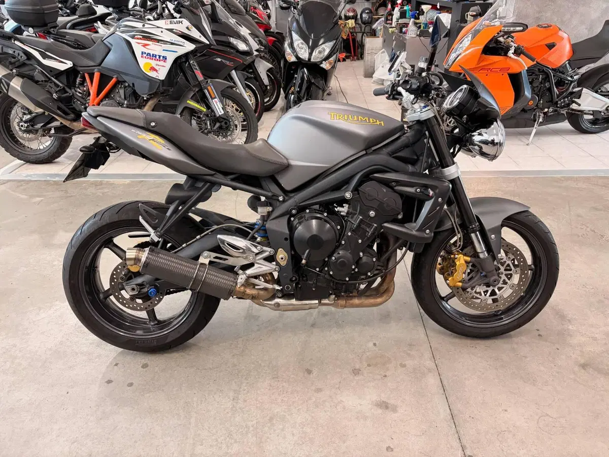 Triumph Street Triple R (2009 - 12) (5)