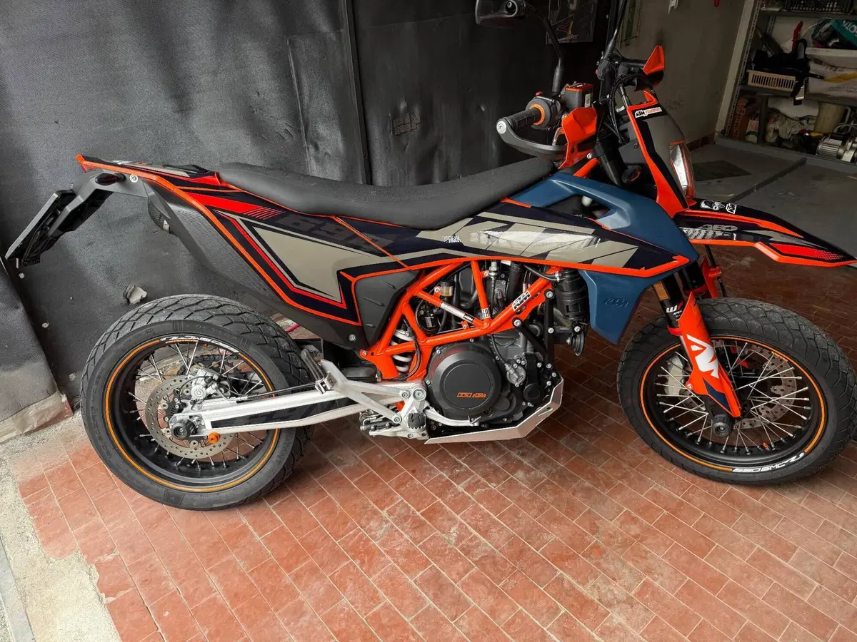 KTM 690 SMC R (2023 - 25)