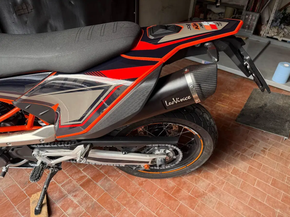 KTM 690 SMC R (2023 - 25) (2)