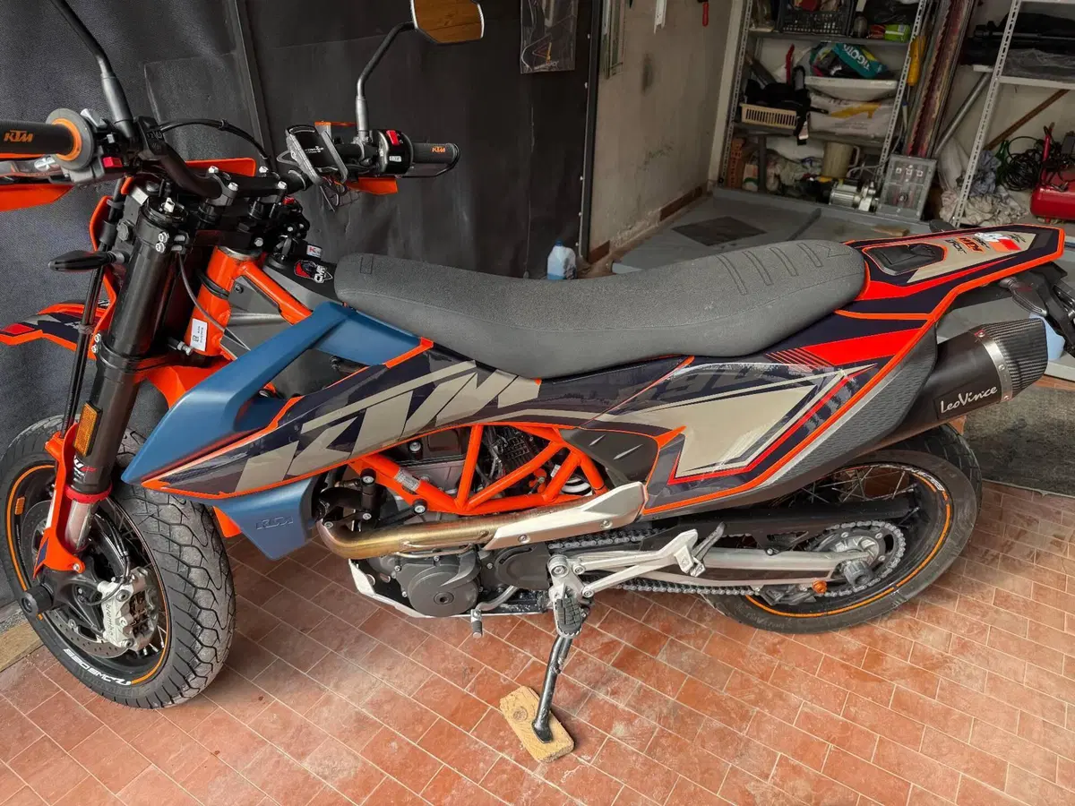 KTM 690 SMC R (2023 - 25) (3)
