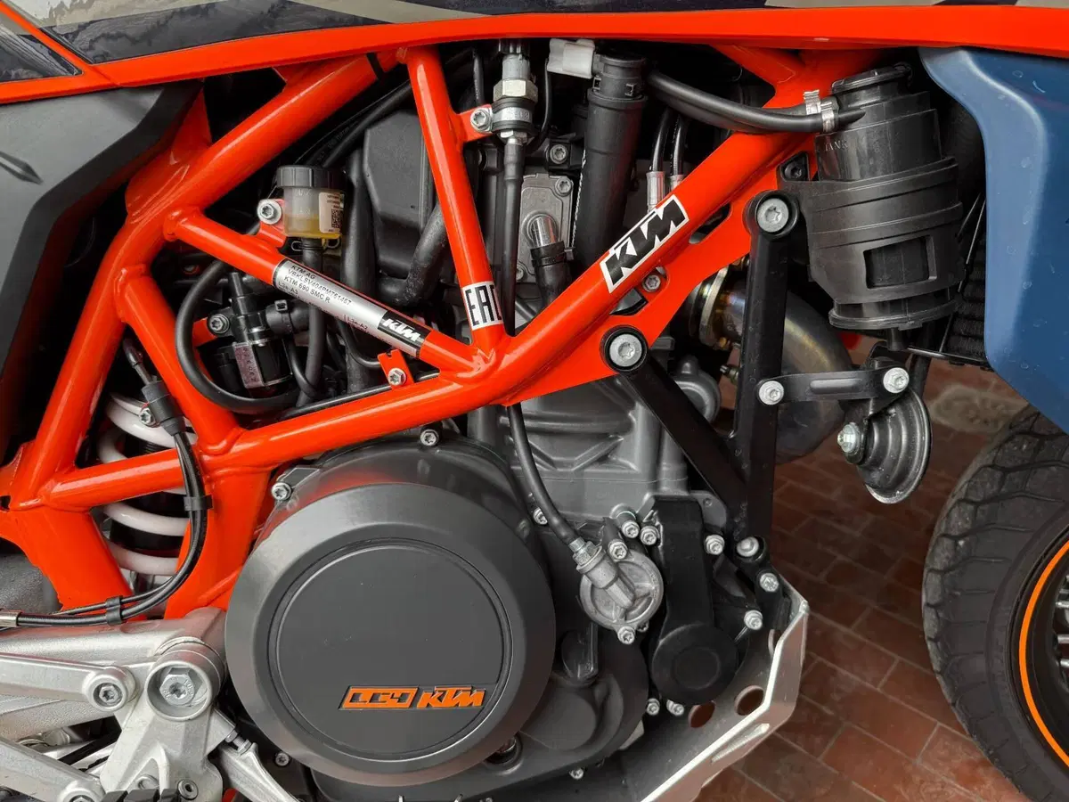 KTM 690 SMC R (2023 - 25) (5)