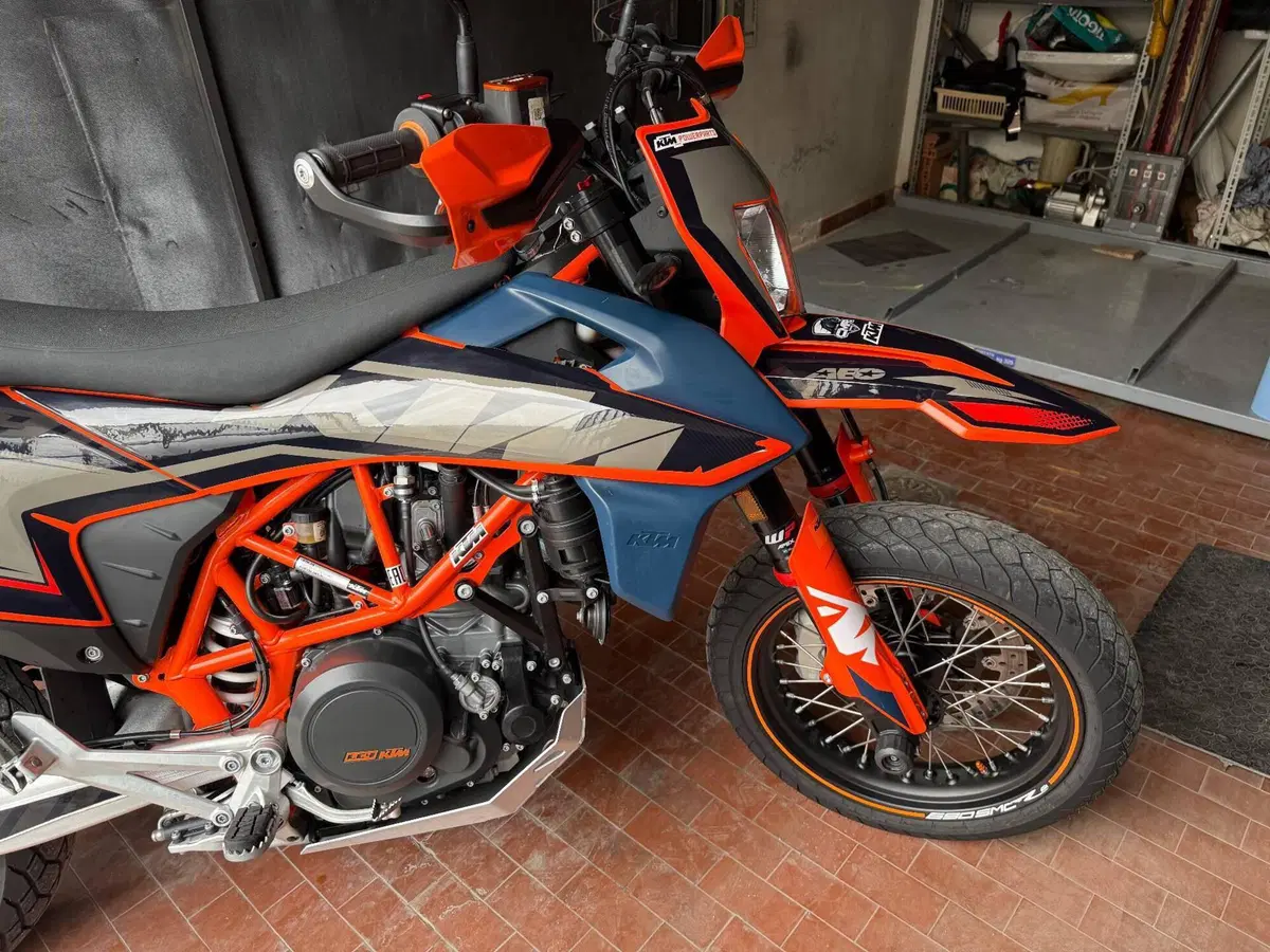 KTM 690 SMC R (2023 - 25) (6)
