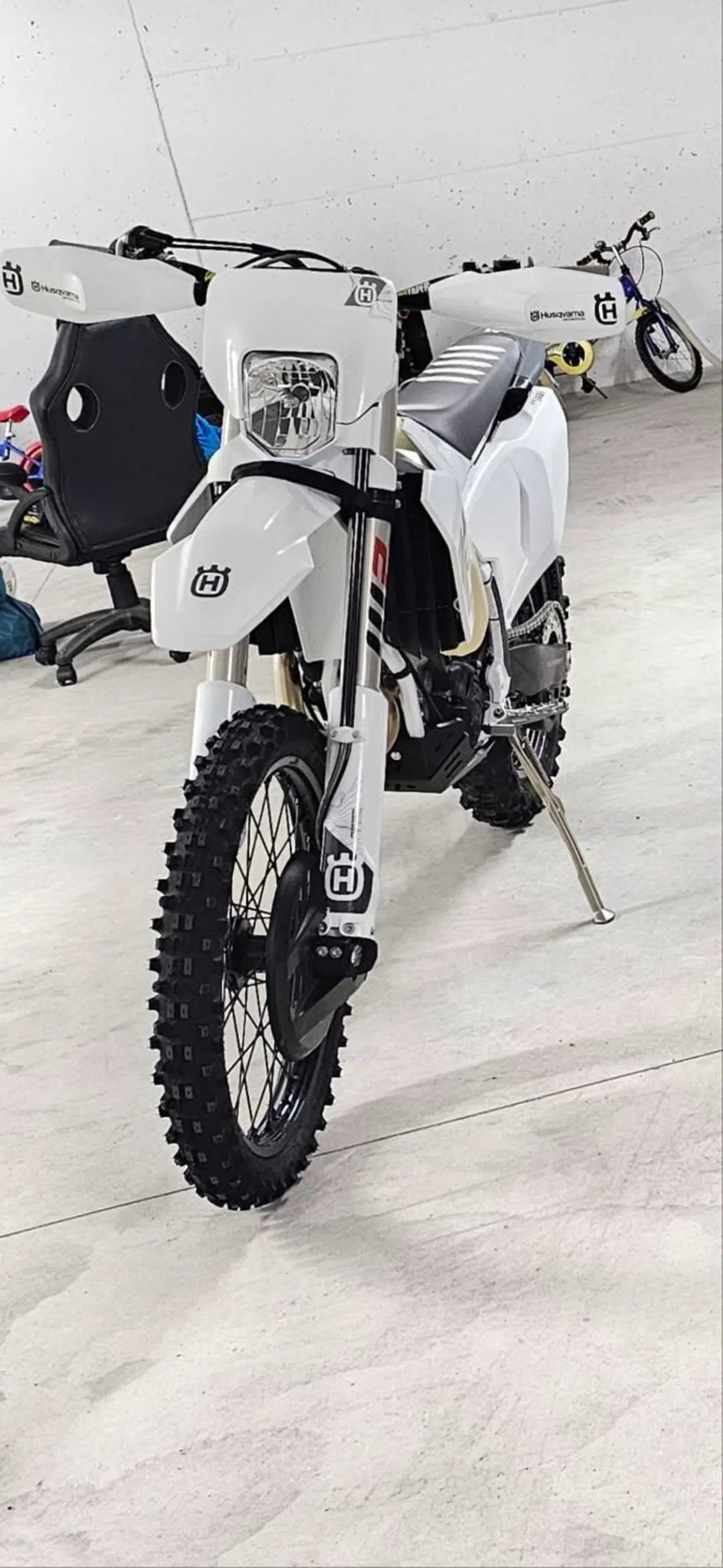 Husqvarna FE 350 Pro (2025) (2)