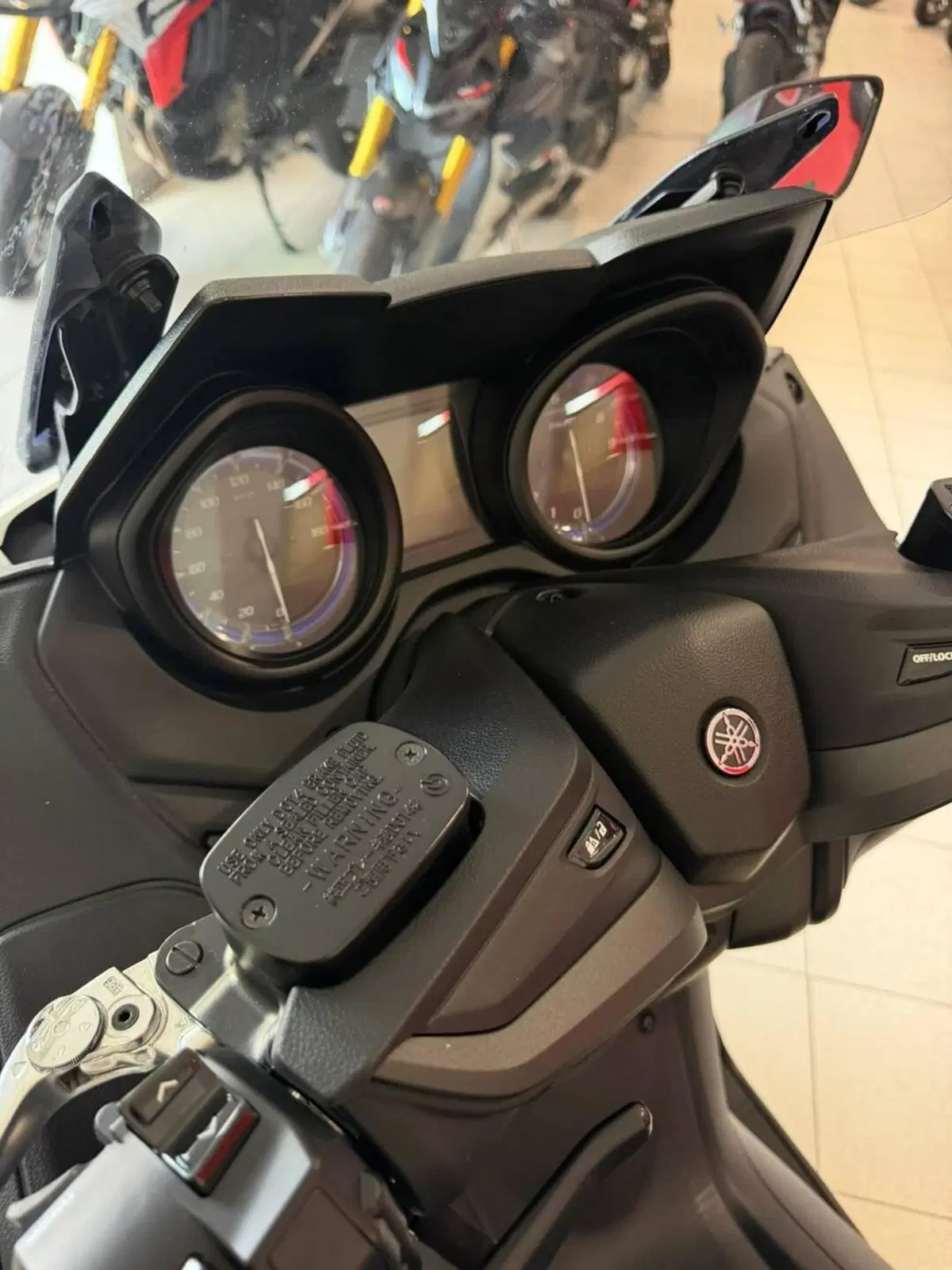 Yamaha T-Max 560 (2020 - 21) (4)