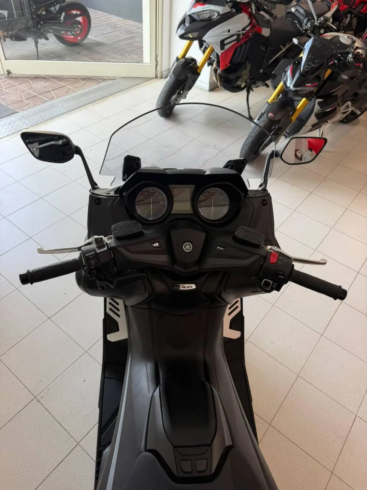 Yamaha T-Max 560 (2020 - 21) (5)