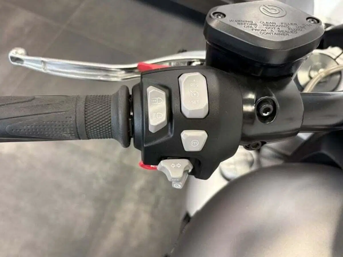 Triumph Rocket 3 R (2021 - 24) (7)