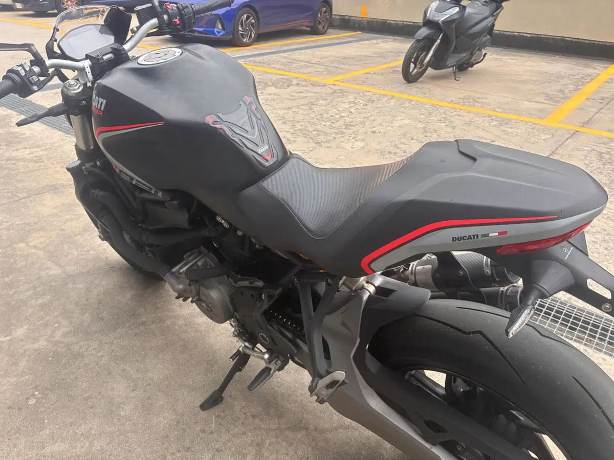 Ducati Monster 821 Stealth (2019 - 20) (4)