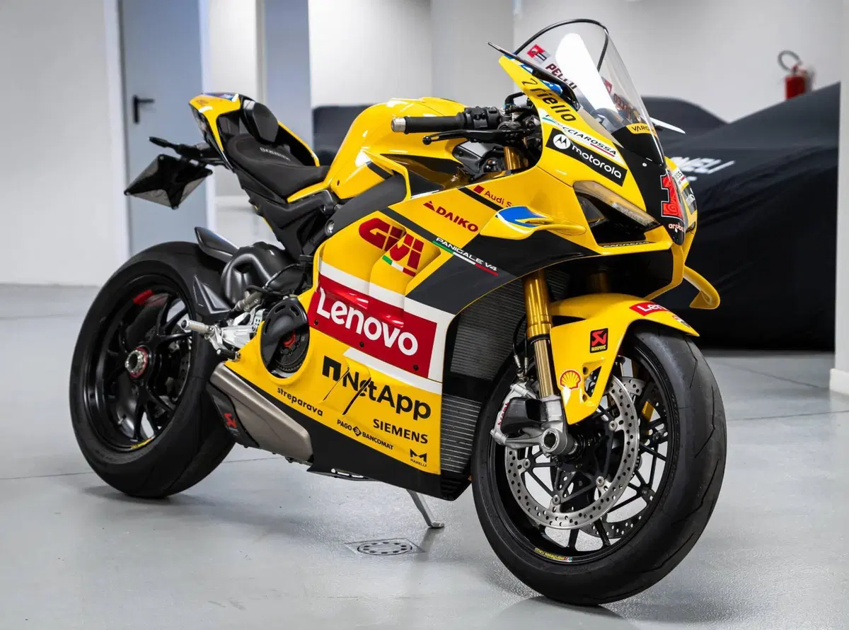Ducati Panigale V4 Bagnaia 2023 World Champion Replica (2024) (2)