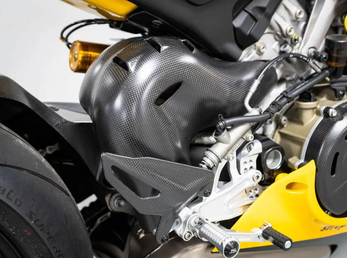 Ducati Panigale V4 Bagnaia 2023 World Champion Replica (2024) (3)