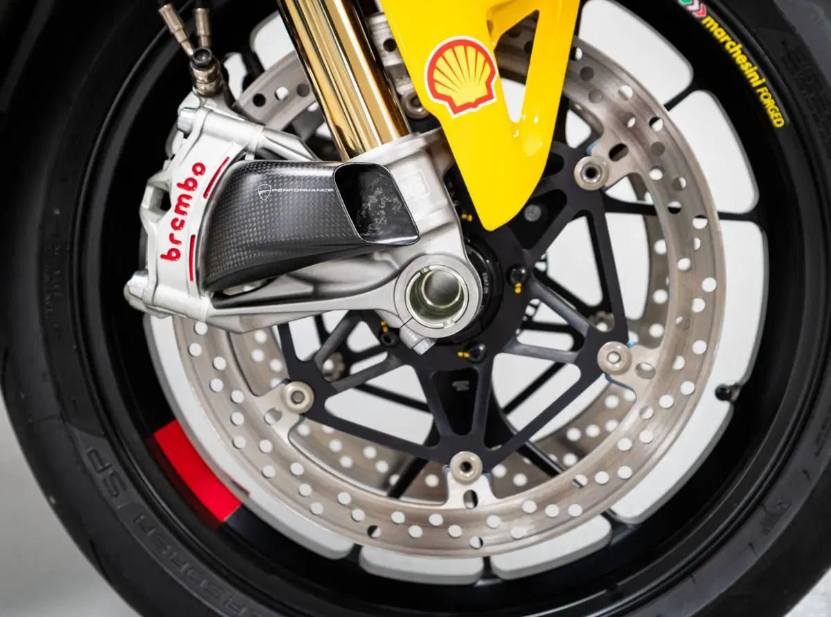 Ducati Panigale V4 Bagnaia 2023 World Champion Replica (2024) (6)