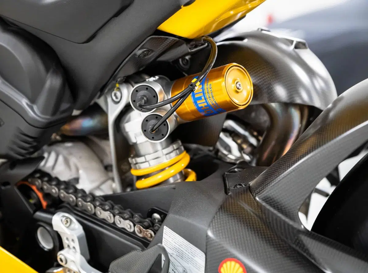 Ducati Panigale V4 Bagnaia 2023 World Champion Replica (2024) (8)