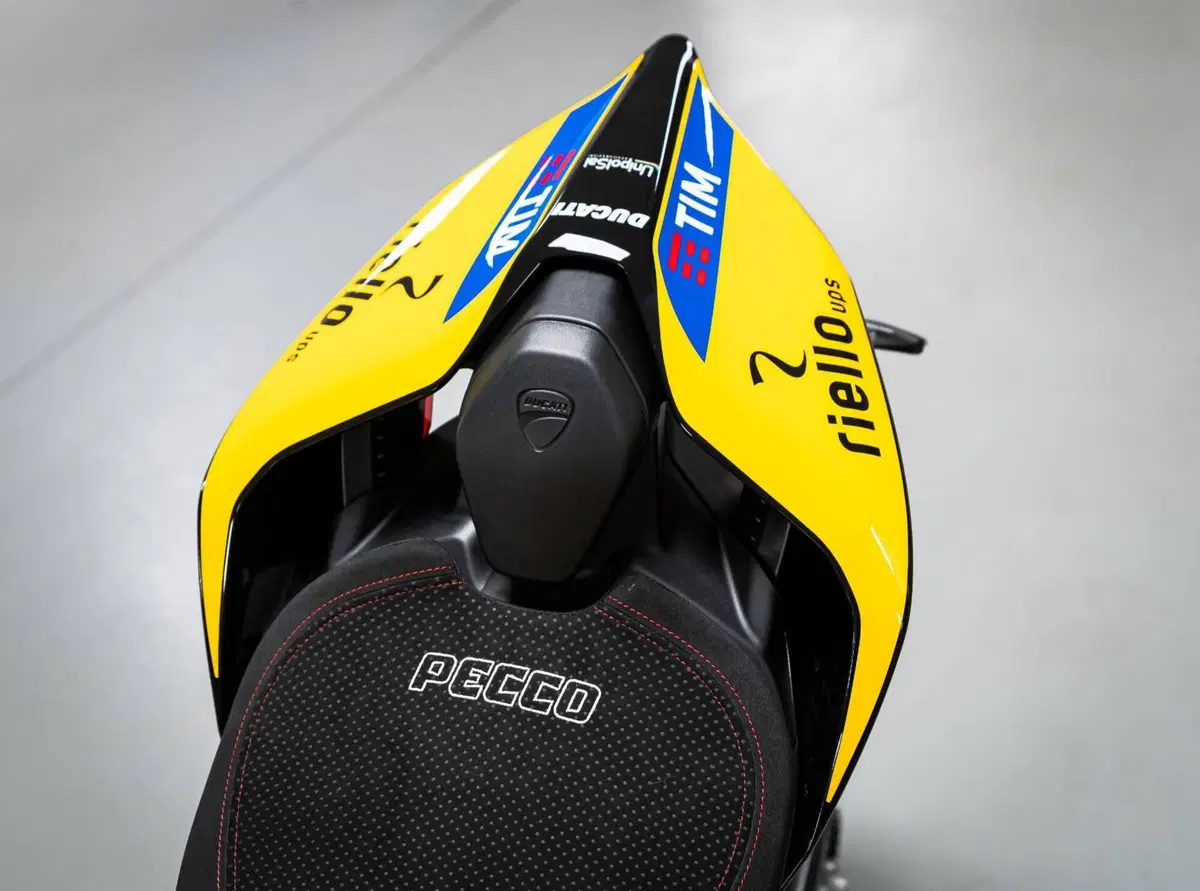 Ducati Panigale V4 Bagnaia 2023 World Champion Replica (2024) (10)