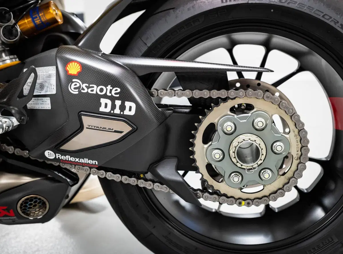 Ducati Panigale V4 Bagnaia 2023 World Champion Replica (2024) (14)