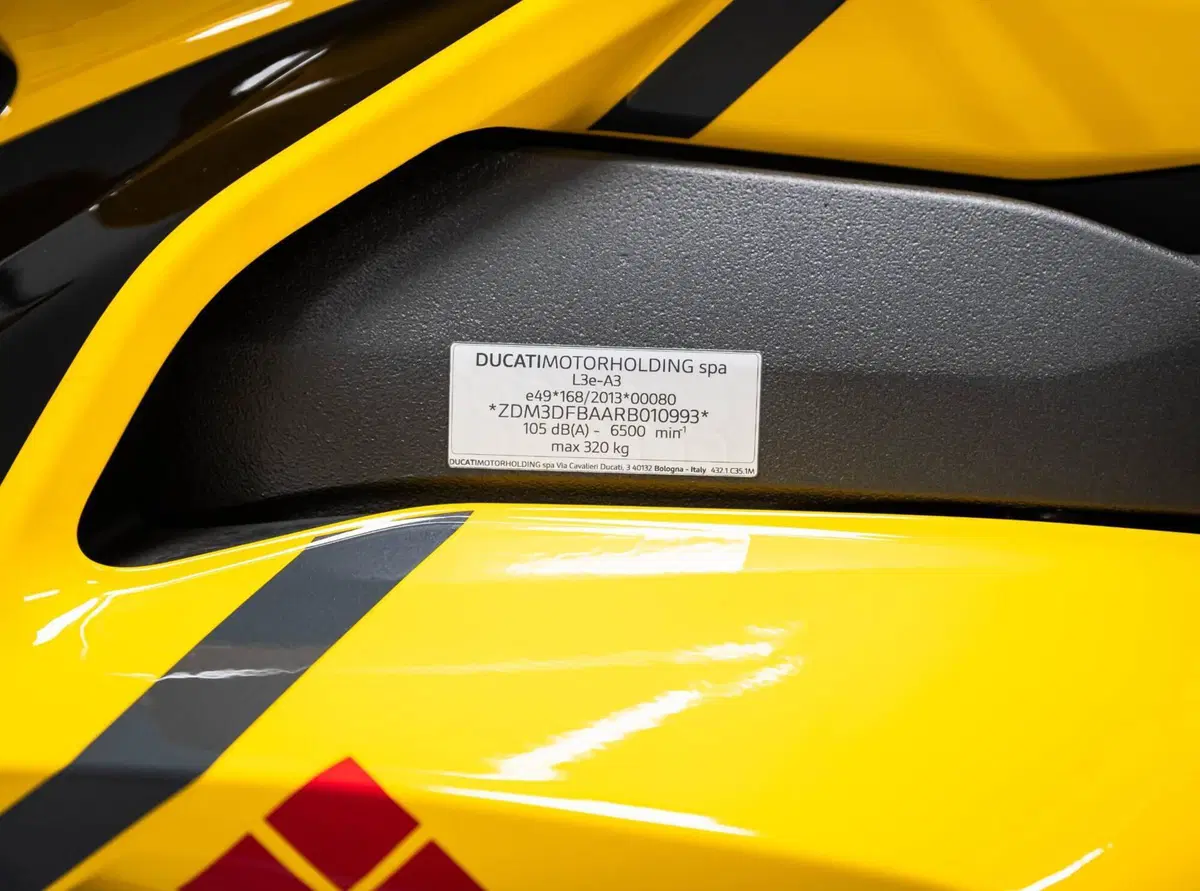 Ducati Panigale V4 Bagnaia 2023 World Champion Replica (2024) (15)