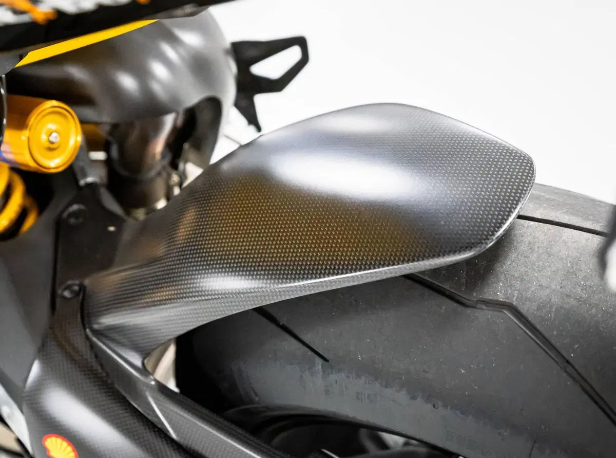 Ducati Panigale V4 Bagnaia 2023 World Champion Replica (2024) (19)