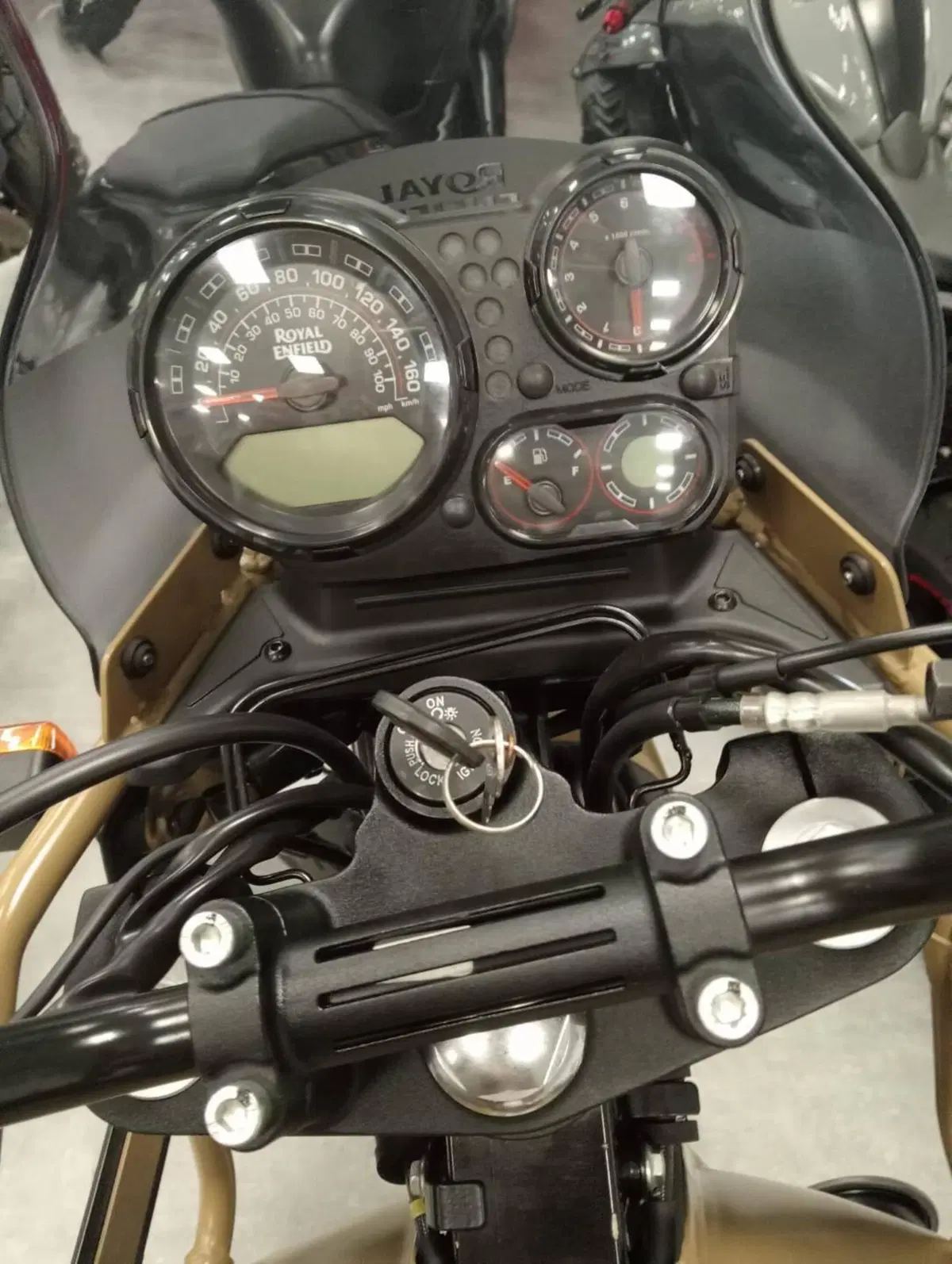 Royal Enfield Himalayan 411 (2021 - 24) (4)