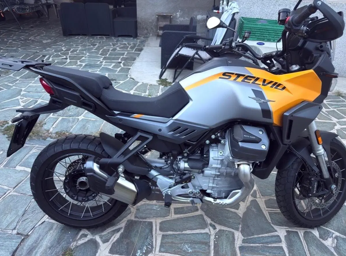 Moto Guzzi Stelvio (2024 - 26)