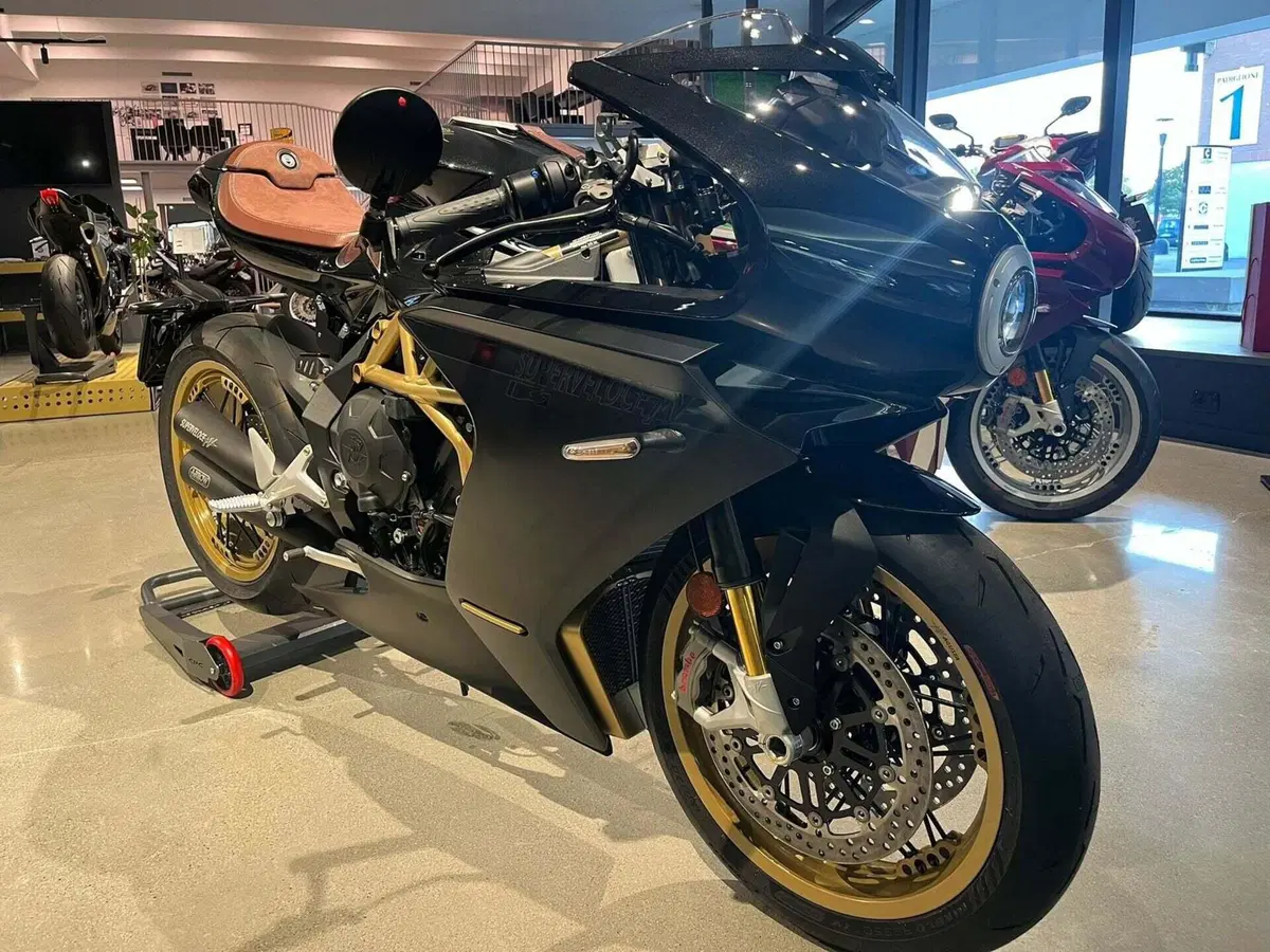 MV Agusta Superveloce 800 S (2021 - 25) (2)