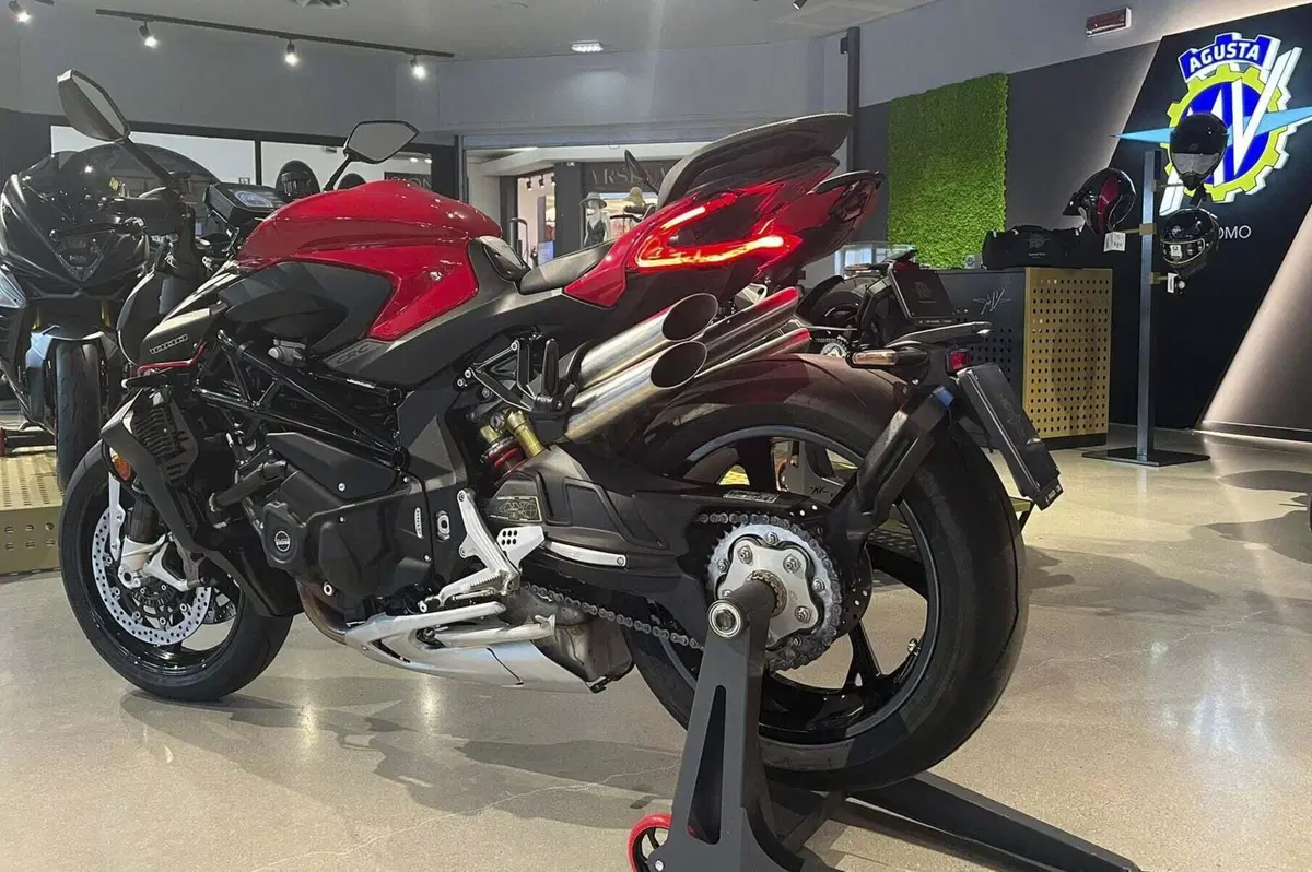 MV Agusta Brutale 1000 RS (2022 - 26) (2)