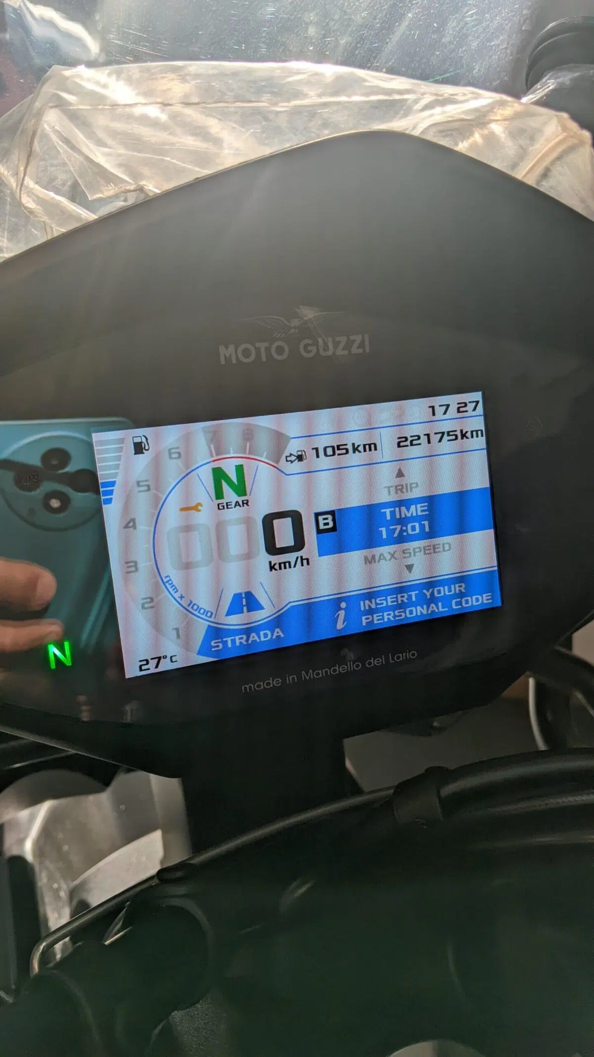 Moto Guzzi V85 TT Travel (2021 - 23) (2)