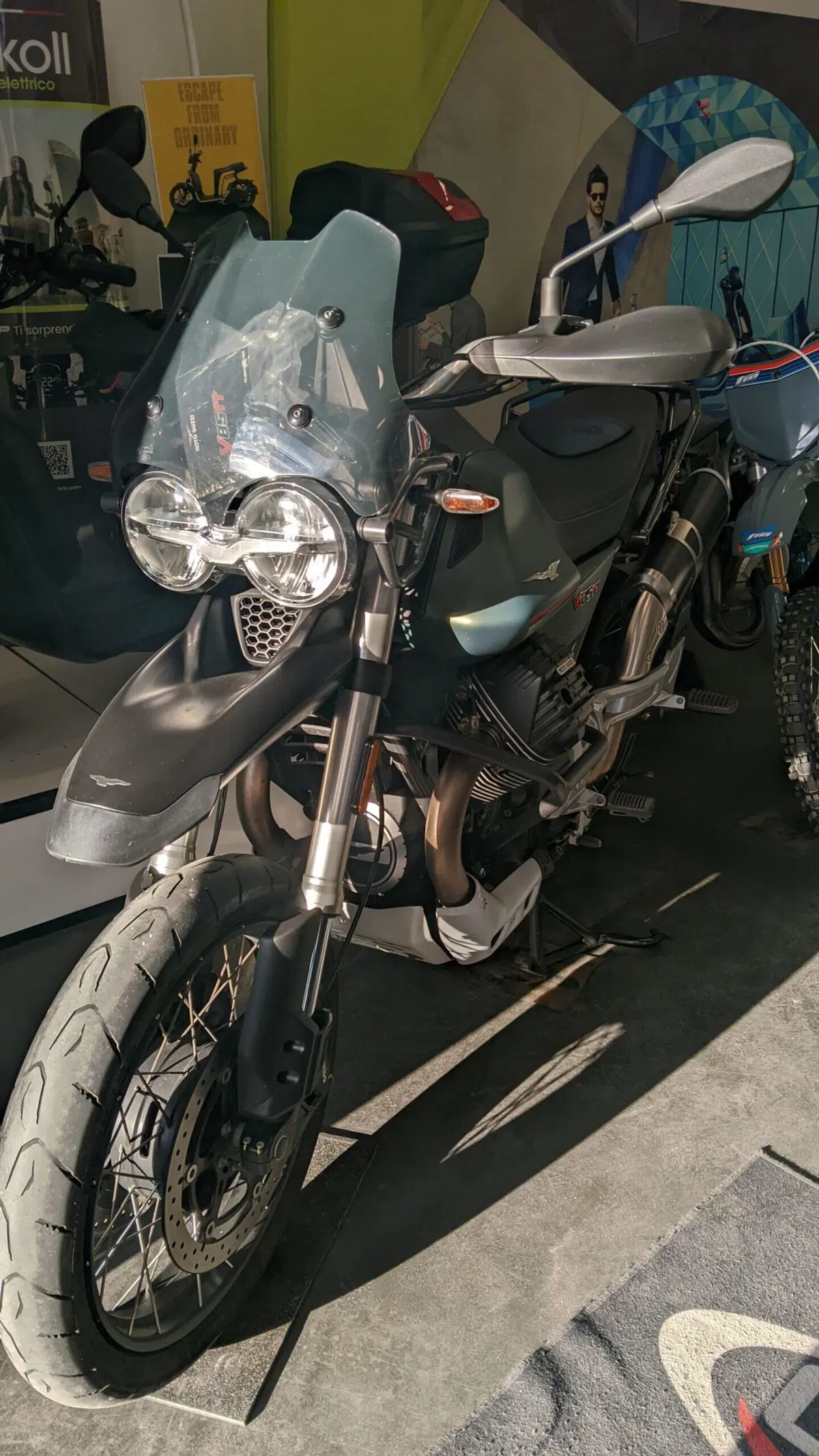 Moto Guzzi V85 TT Travel (2021 - 23) (3)