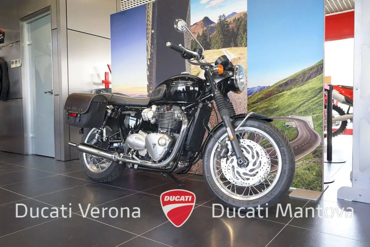 Triumph Bonneville T120 (2021 - 25) (2)
