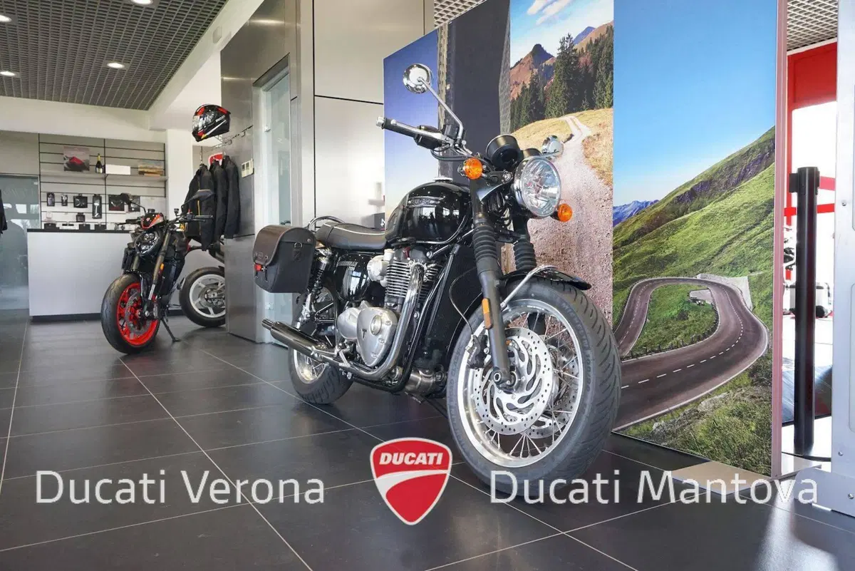 Triumph Bonneville T120 (2021 - 25) (3)