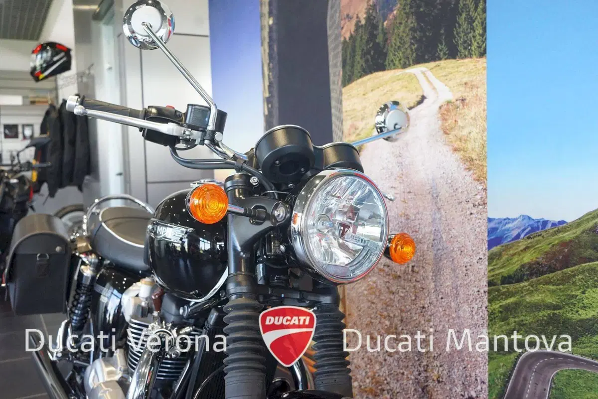 Triumph Bonneville T120 (2021 - 25) (8)