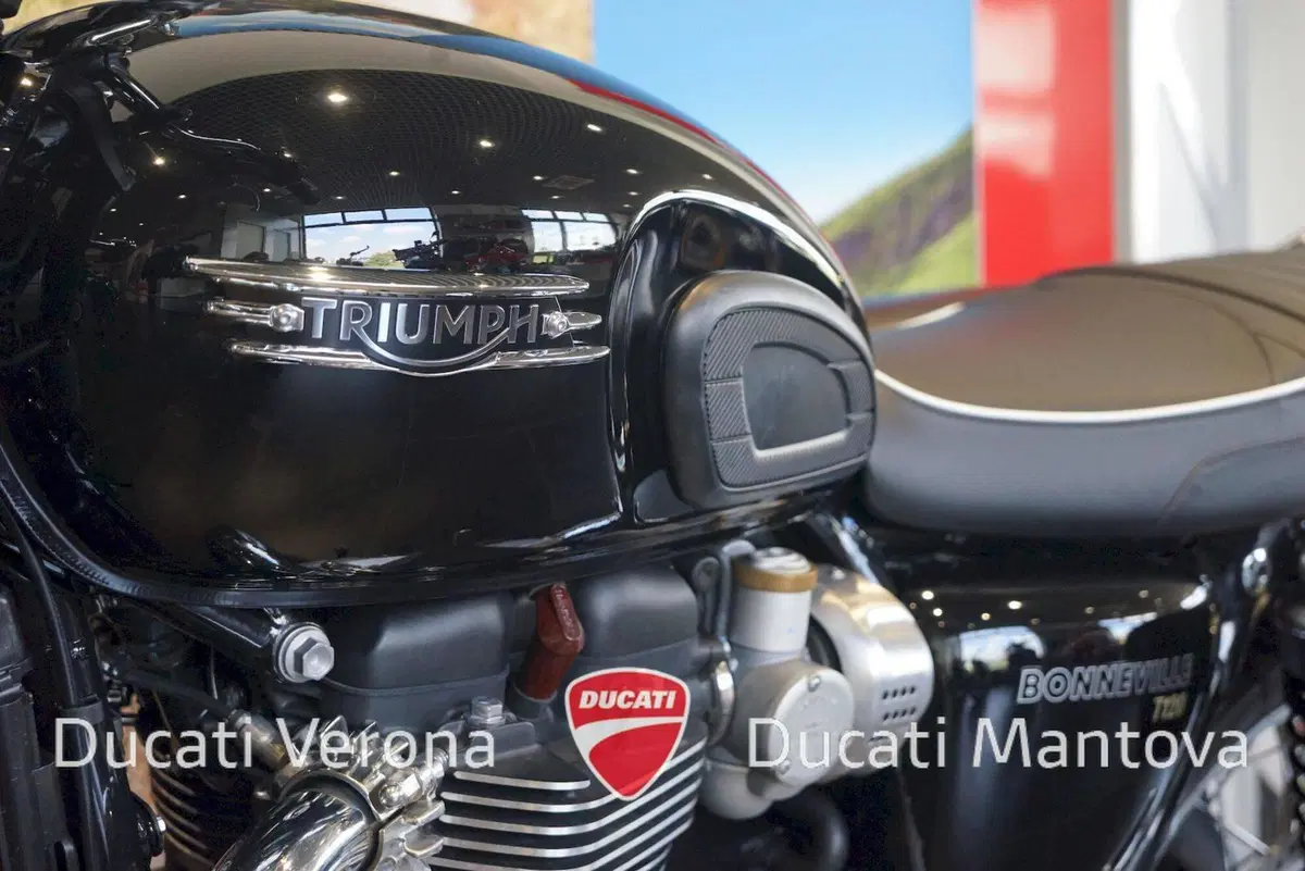 Triumph Bonneville T120 (2021 - 25) (14)