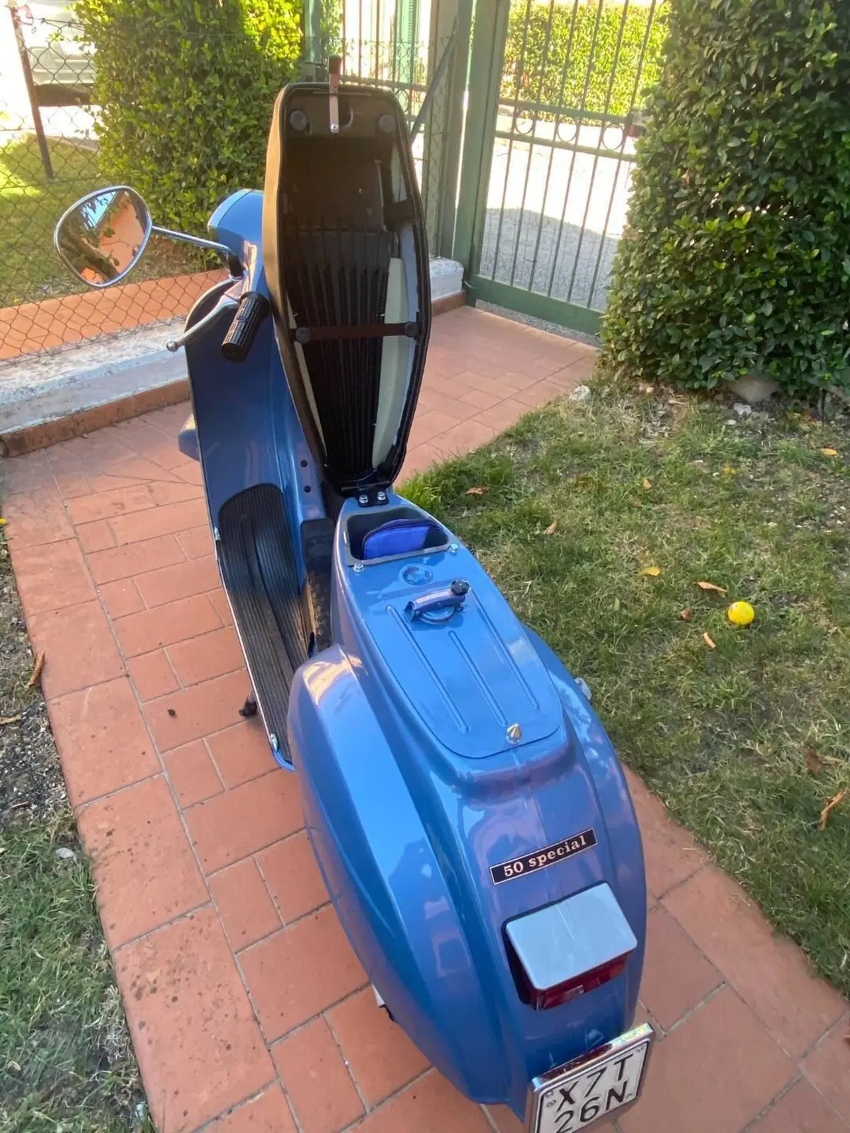 Piaggio Vespa 50 Special (2)