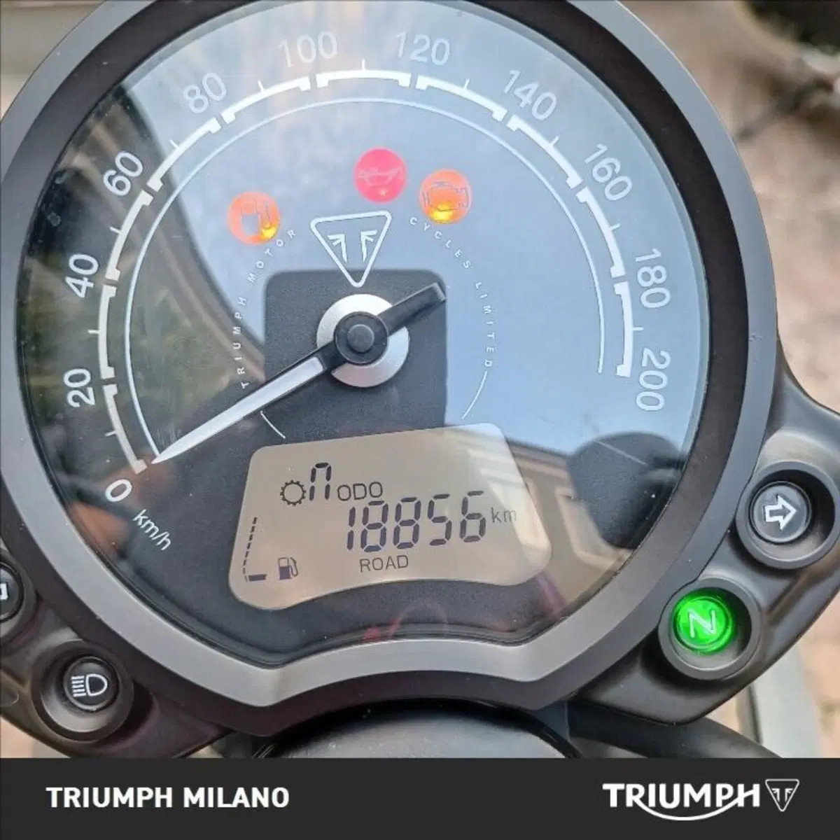 Triumph Street Twin 900 (2021 - 22) (5)
