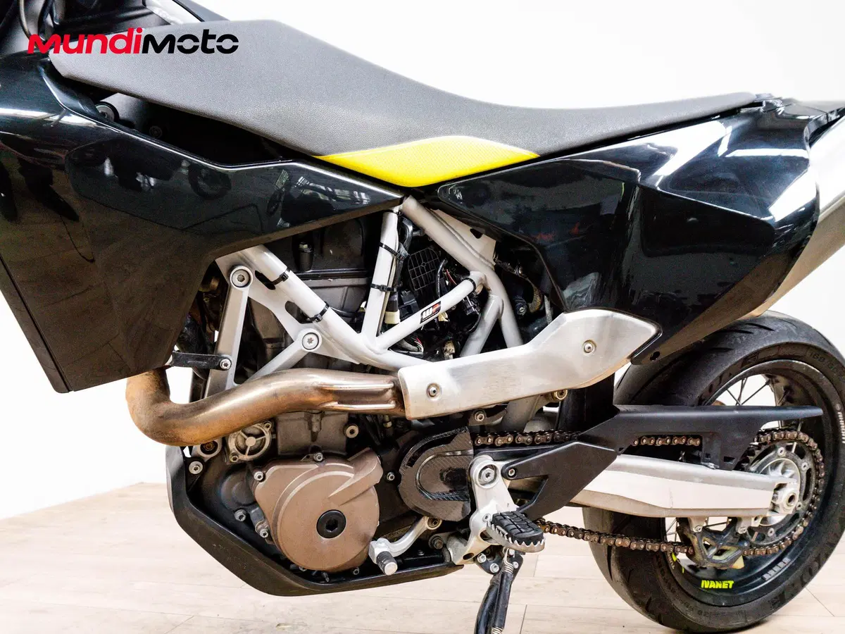 Husqvarna 701 Supermoto (2016) (9)