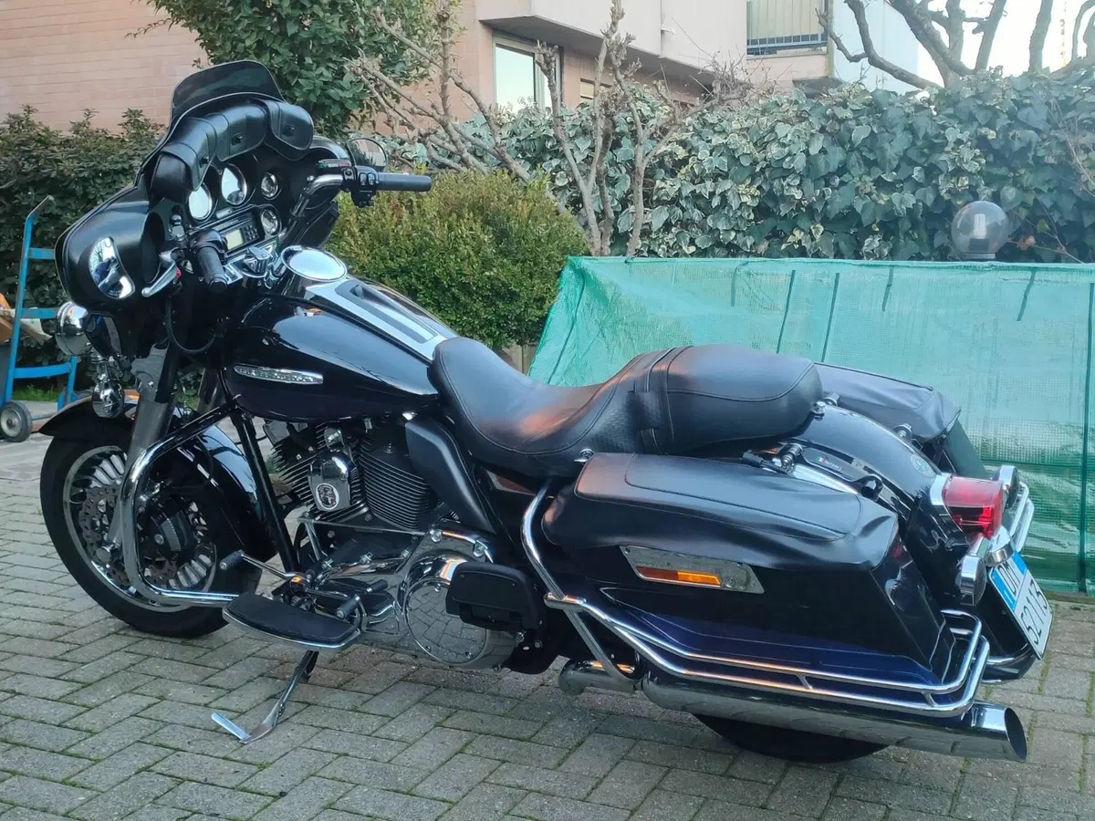 Harley-Davidson 1690 Electra Glide Ultra Limited (2010 - 13) - FLHTK (3)