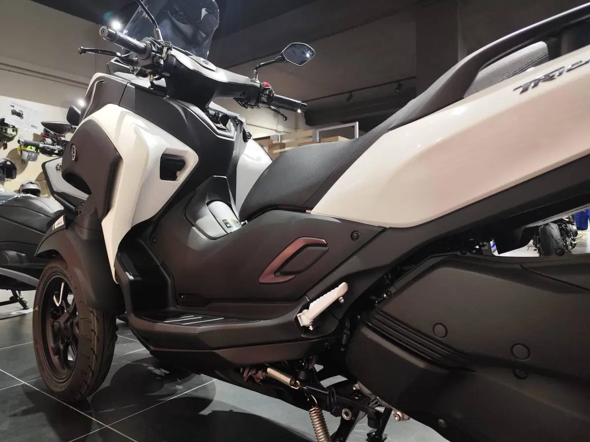 Yamaha Tricity 300 (2025 - 26) (6)