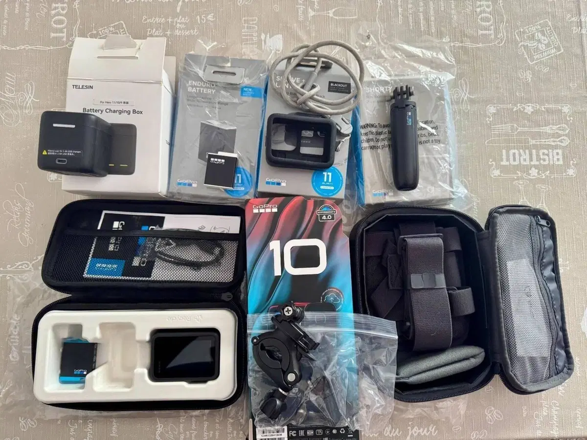Go Pro Hero 10 black + Bundle accessori GoPro
