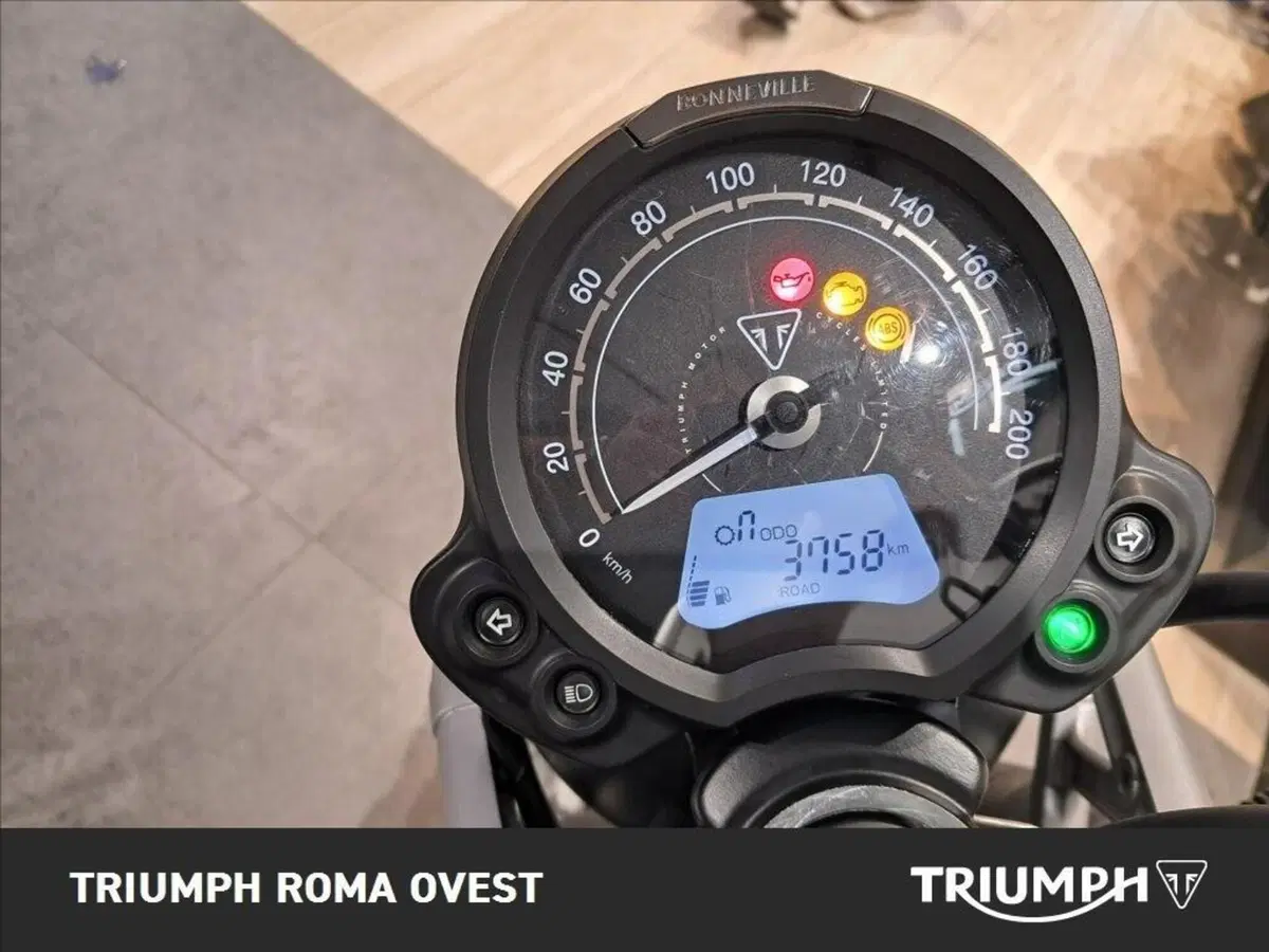 Triumph Scrambler 900 Stealth Edition (2024) (13)