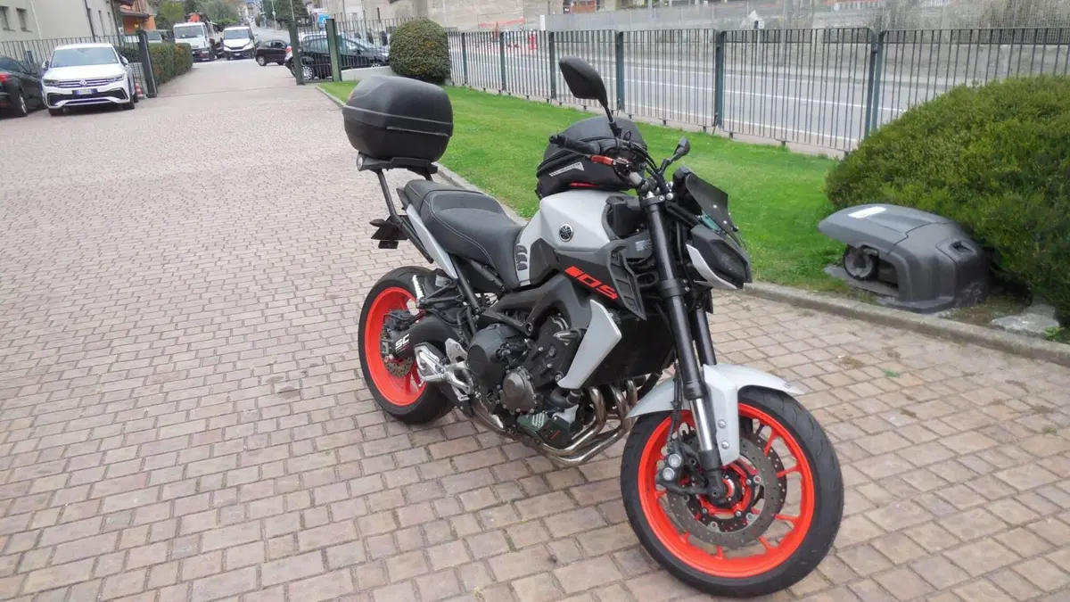 Yamaha MT-09 (2017 - 20) (2)