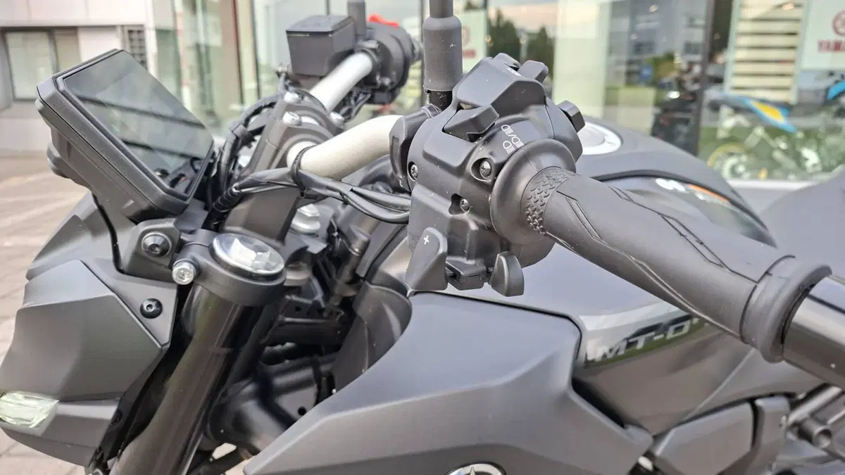 Yamaha MT-07 Y-AMT (2025 - 26) (5)