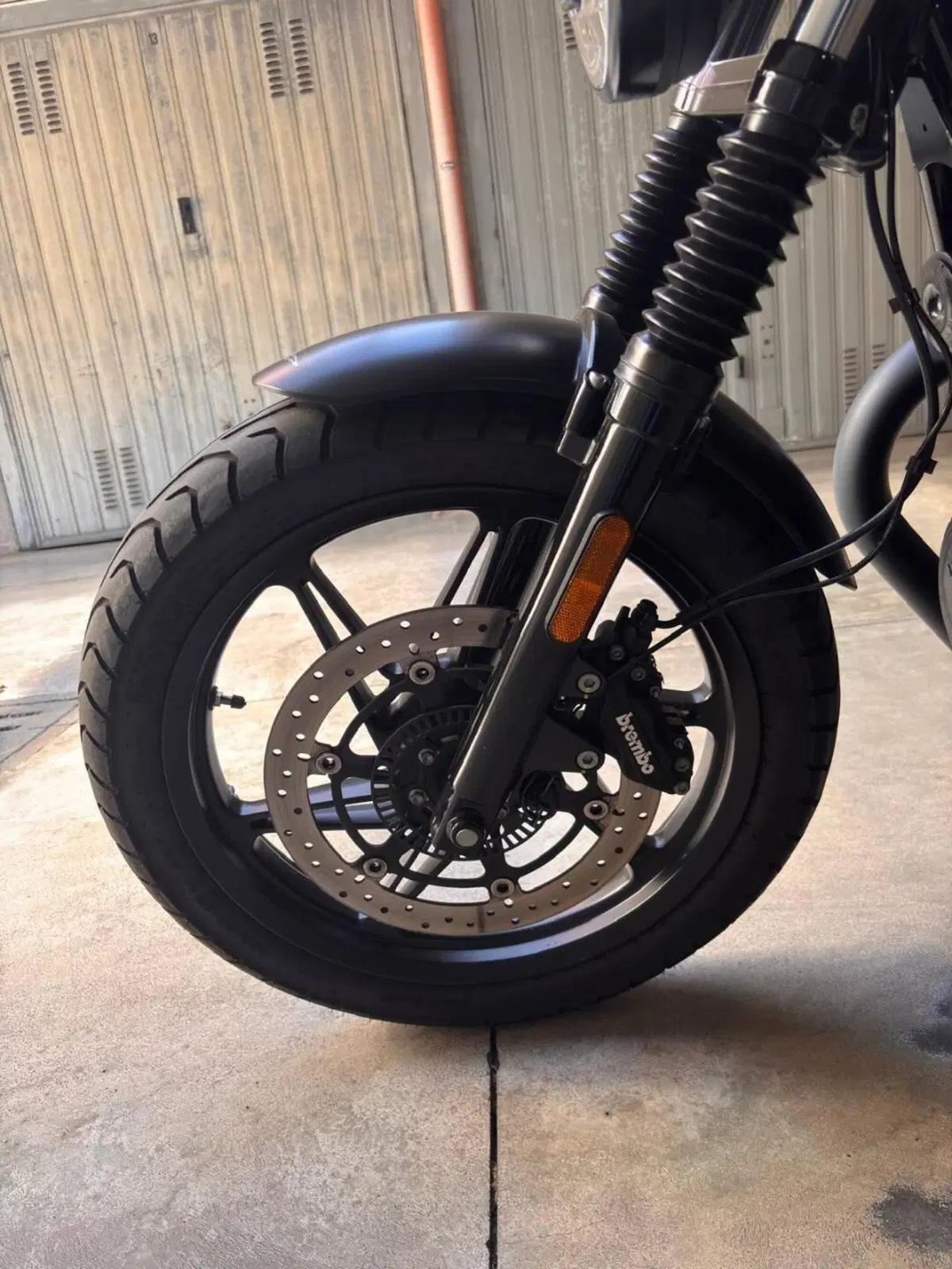 Moto Guzzi V7 Stone (2021 - 24) (8)