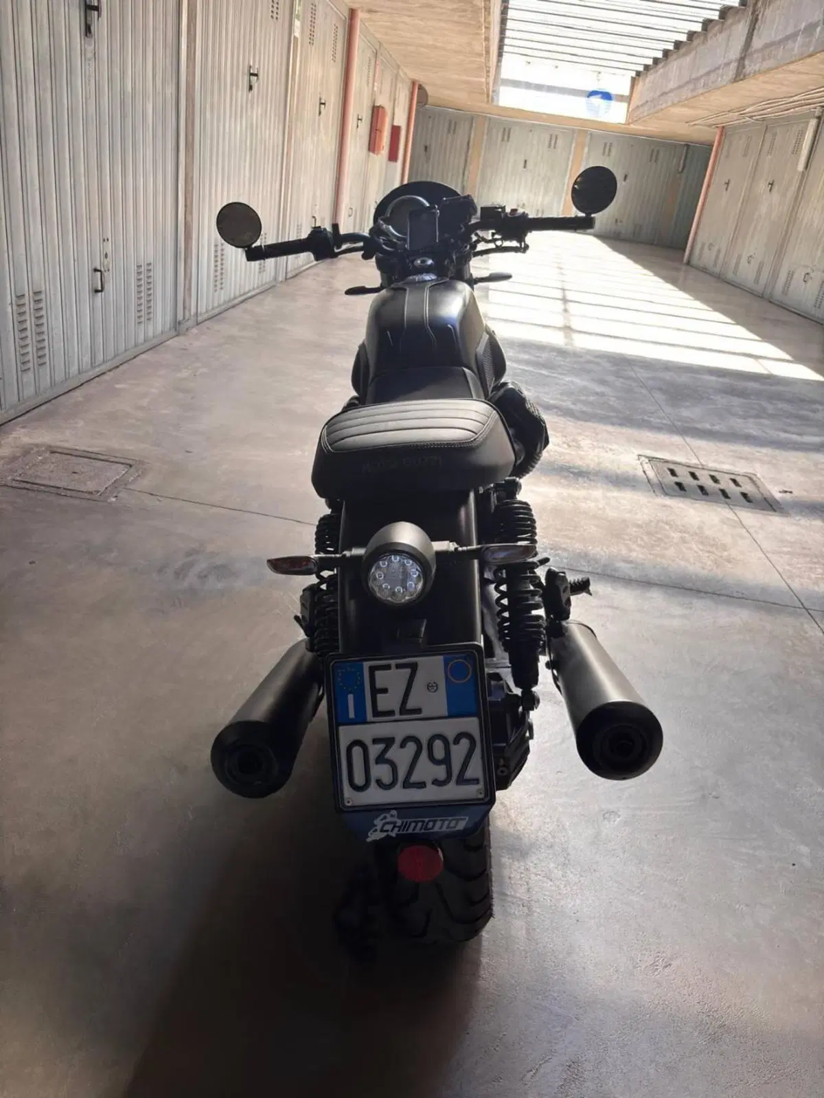 Moto Guzzi V7 Stone (2021 - 24) (6)