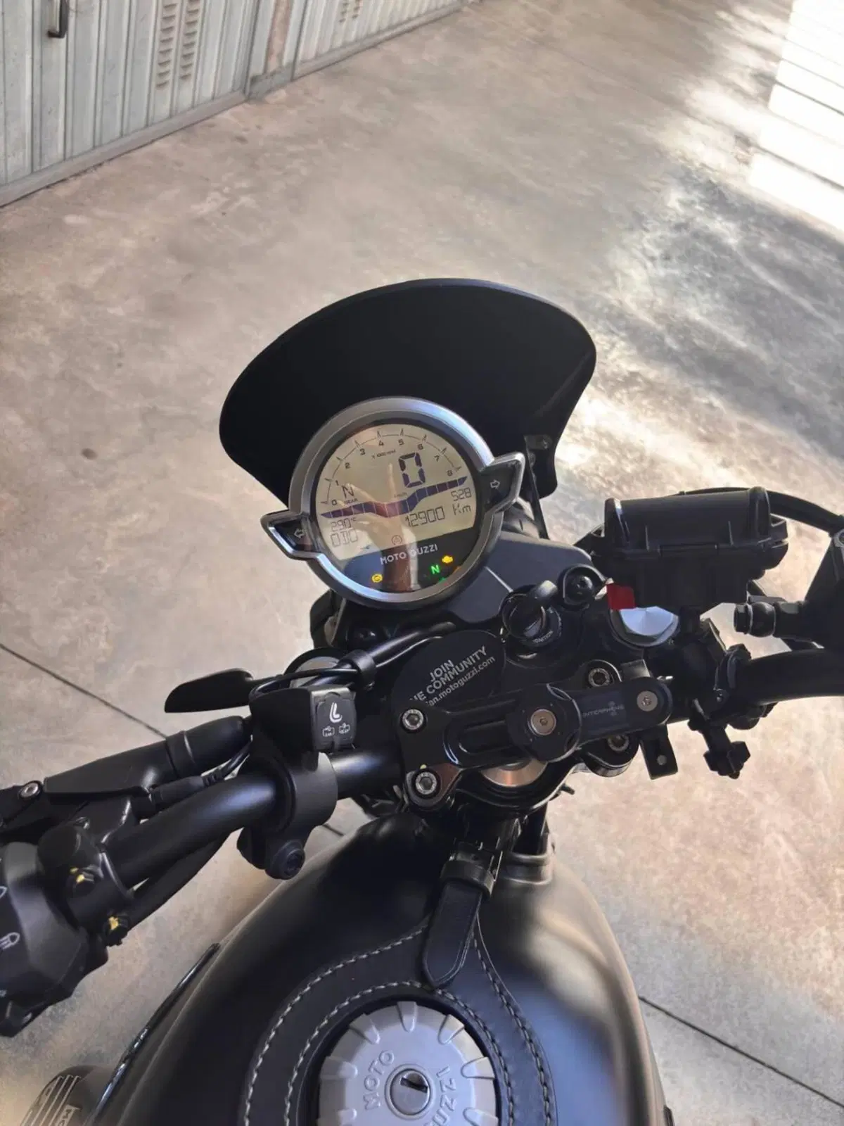 Moto Guzzi V7 Stone (2021 - 24) (4)