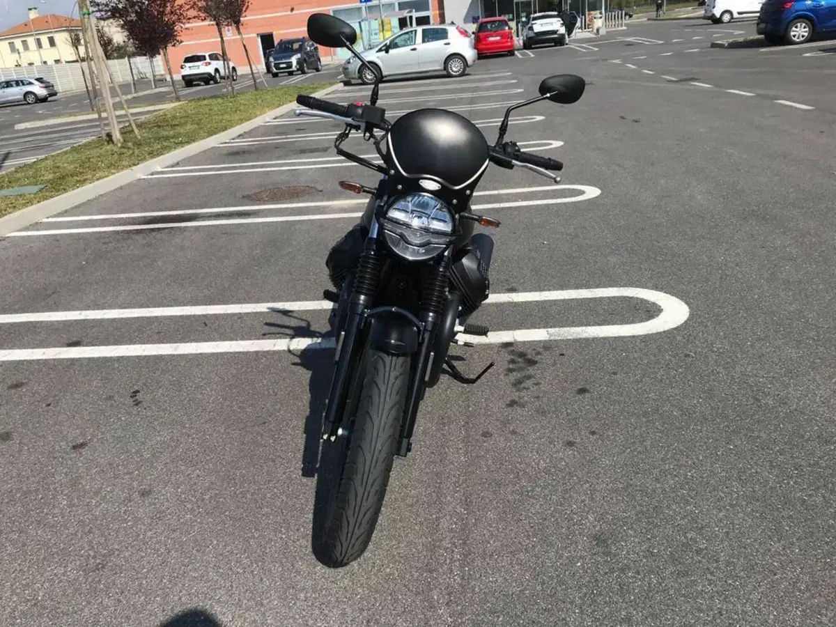 Moto Guzzi V7 Stone (2021 - 24) (5)
