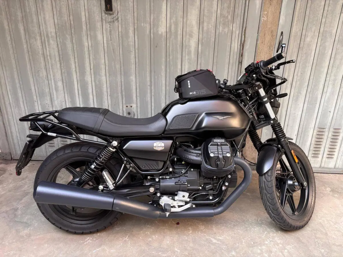Moto Guzzi V7 Stone (2021 - 24) (3)