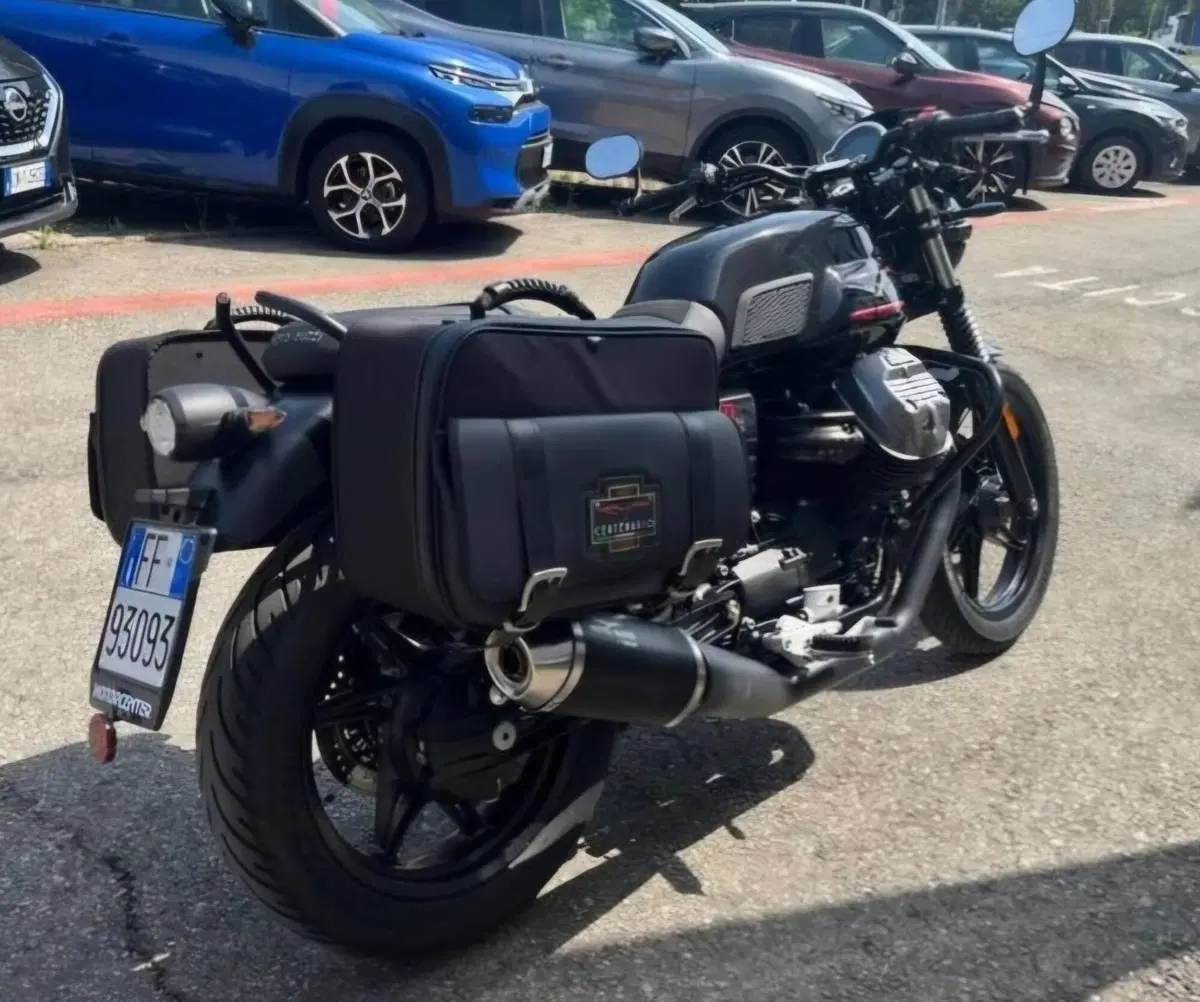 Moto Guzzi V7 Stone Special Edition (2022 - 25) (3)