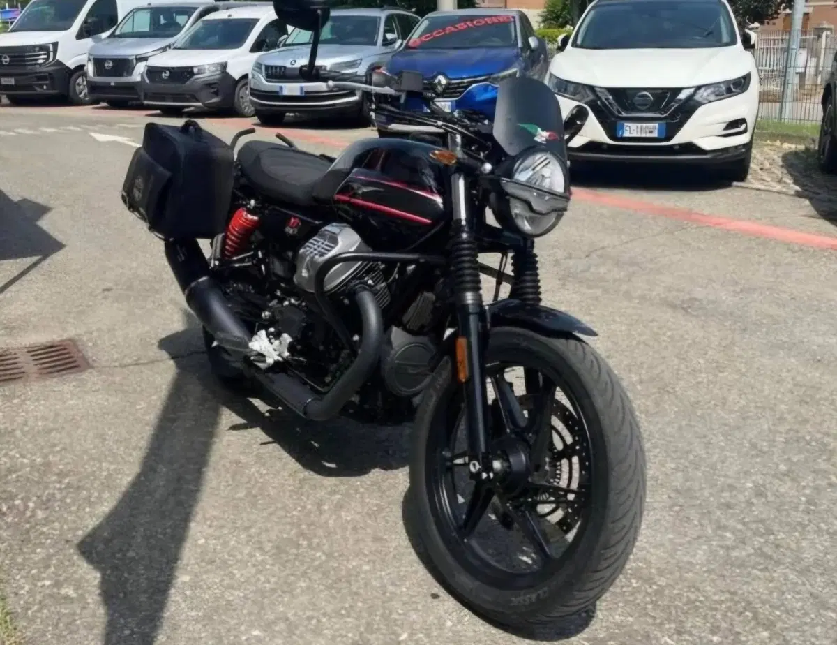 Moto Guzzi V7 Stone Special Edition (2022 - 25) (4)