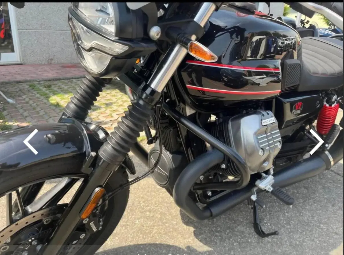 Moto Guzzi V7 Stone Special Edition (2022 - 25) (7)