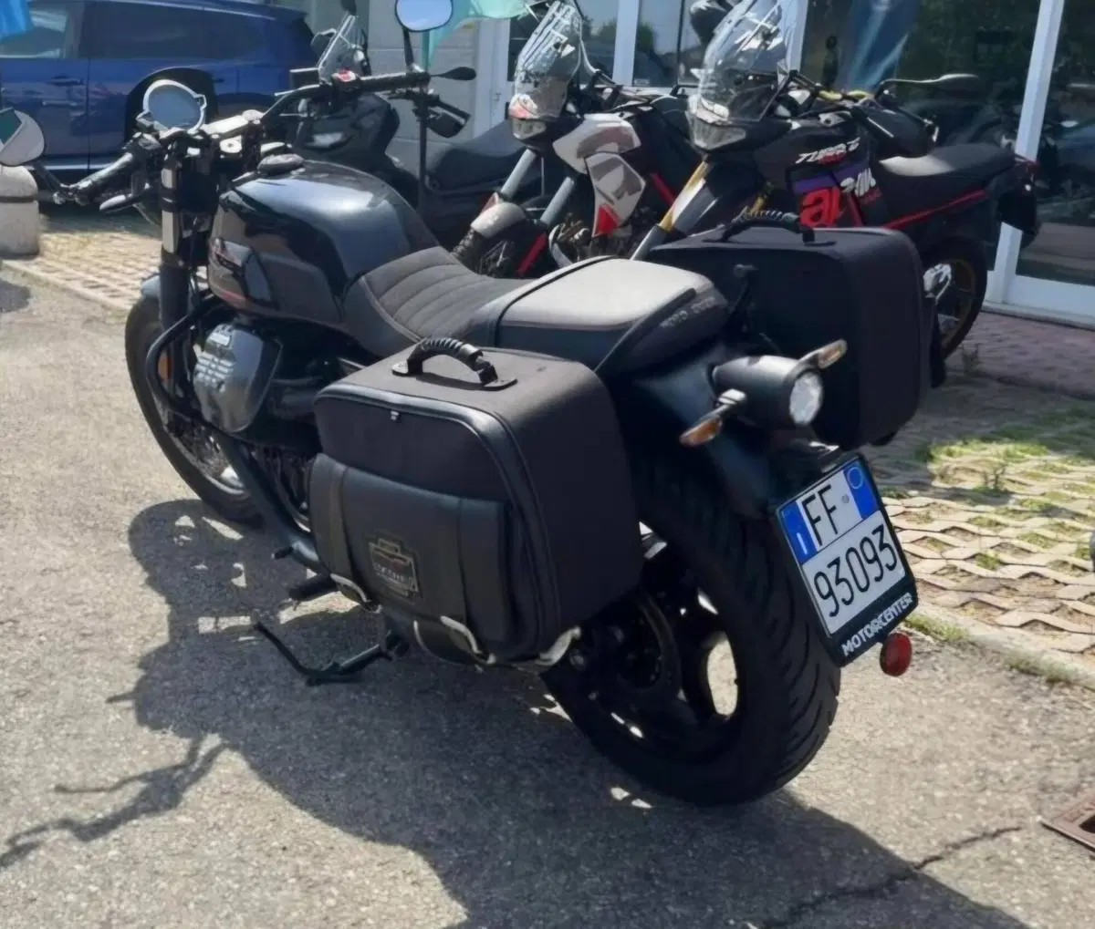 Moto Guzzi V7 Stone Special Edition (2022 - 25) (8)