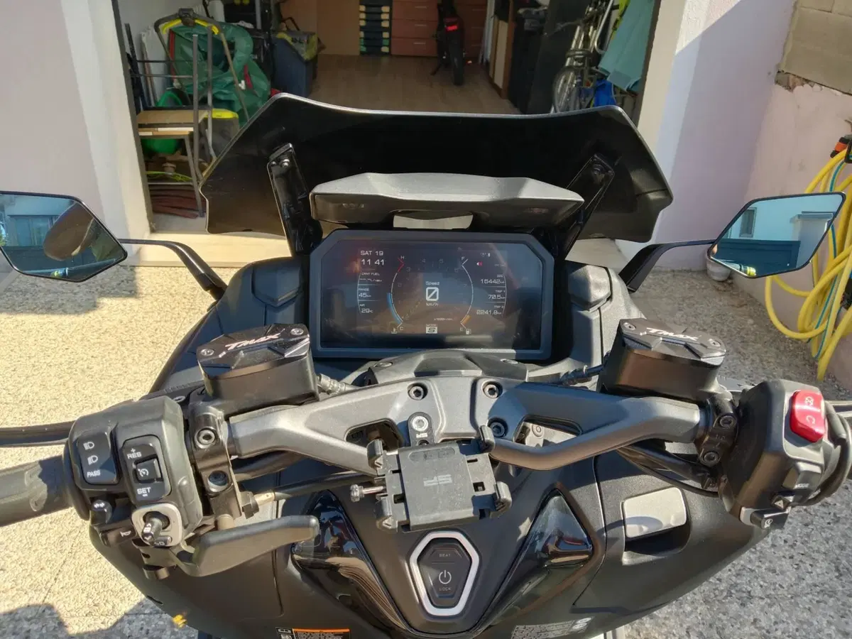 Yamaha T-Max 560 Tech Max (2022 - 24) (4)