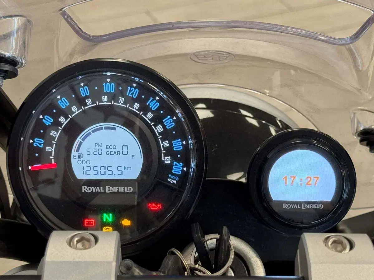 Royal Enfield Super Meteor 650 (2023 - 26) (5)