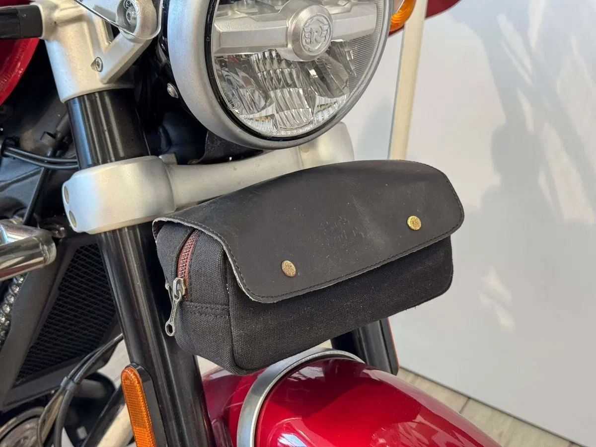 Royal Enfield Super Meteor 650 (2023 - 26) (6)